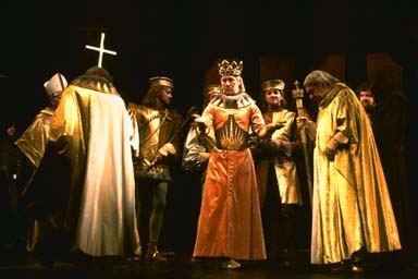 Henry V, Alan Howard as Henry